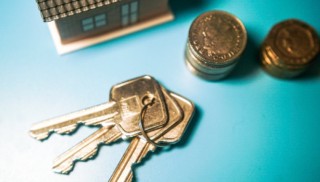 上海发布楼市重磅新政“沪七条”，A股港股地产股大幅上涨