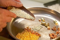 黄金在资产配置中的避险属性是什么？