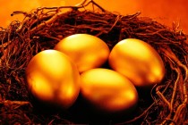 黄金投资策略的动态调整频率？