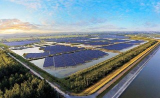 手握400亿元现金，四川硅王打出抗跌底牌