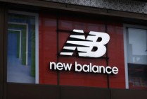 销售额暴涨19%，New Balance凭“老爹鞋”逆袭耐克