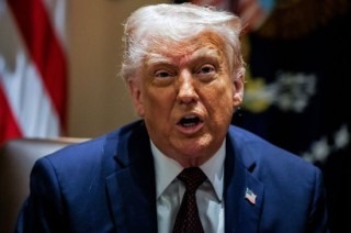 外盘头条：普京据称正在试探特朗普 欧盟对苹果和Meta罚款料将相对温和 经济学家下调2025年美国经济增长预期