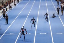 具身智能，踉跄起步