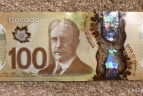 美元指数小幅走低，美元兑加元维持高位震荡，等待突破