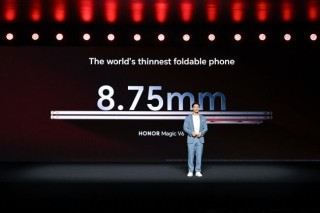 荣耀MWC火力全开：机器人手机颠覆形态，联手阿莱ARRI重写移动影像规则