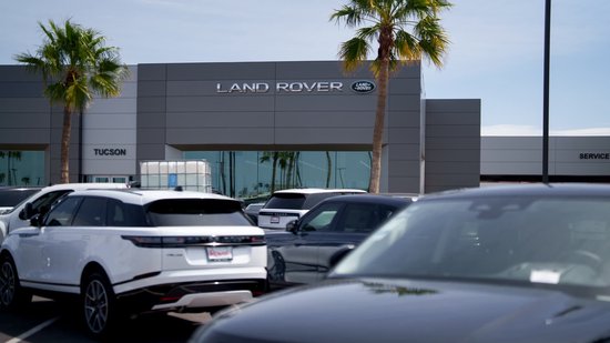 英国汽车制造商捷豹路虎因特朗普关税暂停向美国发货  第1张 英国汽车制造商捷豹路虎因特朗普关税暂停向美国发货  第1张