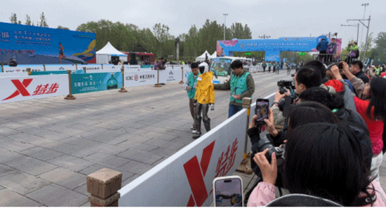 人形机器人半马奖项发布!宇树科技回应G1摔倒:未参赛,最近事多!夺冠机器人背后股东涉这些上市公司  第24张 人形机器人半马奖项发布!宇树科技回应G1摔倒:未参赛,最近事多!夺冠机器人背后股东涉这些上市公司  第24张