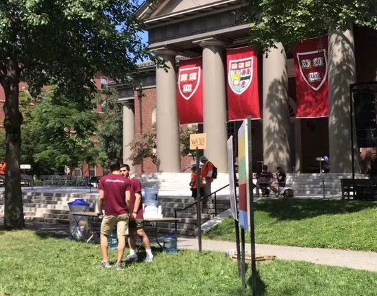 哈佛与白宫对决,美国人如何站队?  第1张 哈佛与白宫对决,美国人如何站队?  第1张