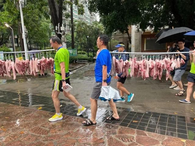 广州一小区喊业主减肥,减重一斤奖一斤猪肉  第1张 广州一小区喊业主减肥,减重一斤奖一斤猪肉  第1张