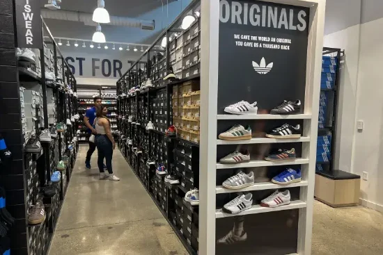 阿迪达斯预警全美产品涨价 在美本土无生产能力  第1张