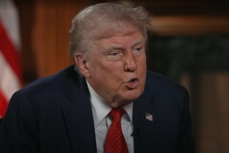 “是否担忧经济衰退”？ 特朗普：最终会对一切负责  第1张