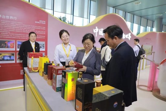 2025世界品牌莫干山大会:茅台以功能、体验、情绪三重价值 回应消费者对品牌的新期待  第3张 2025世界品牌莫干山大会:茅台以功能、体验、情绪三重价值 回应消费者对品牌的新期待  第3张