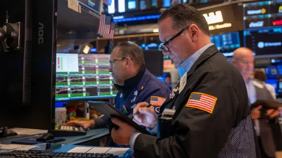 早盘:道指跌逾200点 美债收益率攀升令股指承压  第2张 早盘:道指跌逾200点 美债收益率攀升令股指承压  第2张