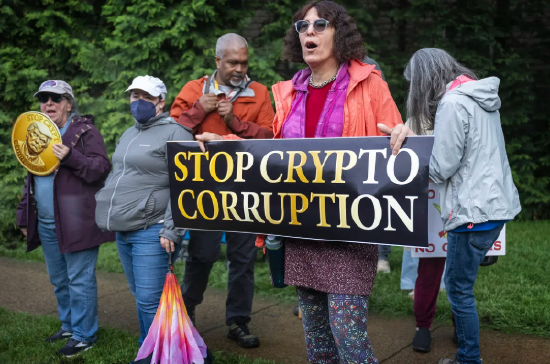 特朗普加密晚宴参加者吐槽:吃得糟透了,安保松懈,没机会和特朗普搭话  第2张 特朗普加密晚宴参加者吐槽:吃得糟透了,安保松懈,没机会和特朗普搭话  第2张