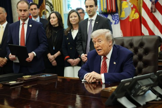 贸易不确定性远未消散 特朗普的新关税威胁如同风暴警告  第1张 贸易不确定性远未消散 特朗普的新关税威胁如同风暴警告  第1张