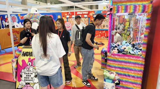 B站谷子墙、Switch2随便玩……我在好博会二次元区逛成“仓鼠囤货狂”  第5张 B站谷子墙、Switch2随便玩……我在好博会二次元区逛成“仓鼠囤货狂”  第5张