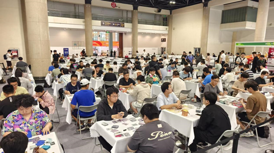 B站谷子墙、Switch2随便玩……我在好博会二次元区逛成“仓鼠囤货狂”  第7张 B站谷子墙、Switch2随便玩……我在好博会二次元区逛成“仓鼠囤货狂”  第7张