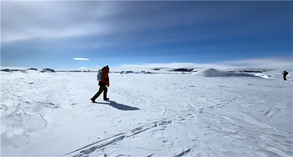 俞敏洪回应用员工血汗钱旅游:老板们也在拼命努力 我熬夜时间一定不比你少 第1张 俞敏洪回应用员工血汗钱旅游:老板们也在拼命努力 我熬夜时间一定不比你少 第1张