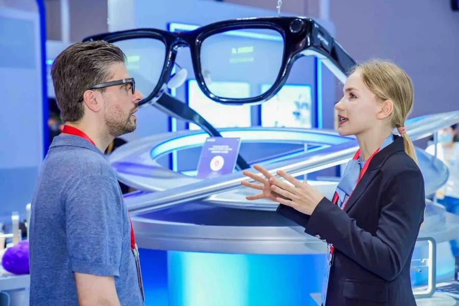 科大讯飞携AI眼镜亮相消博会，全场景AI赋能海南自贸港跨语言沟通  第3张